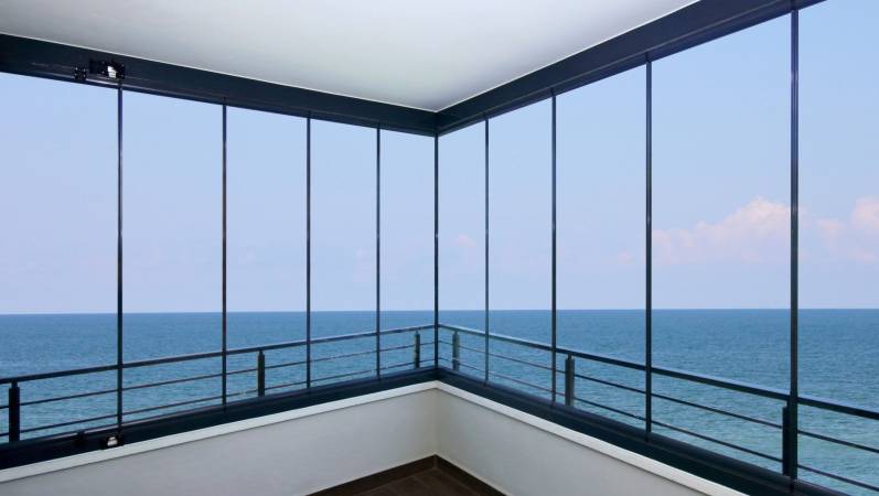 Cam Balkon